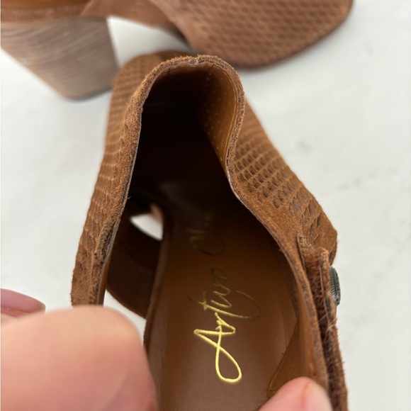 Leather and suede heeled sandals - Picture 4 of 5